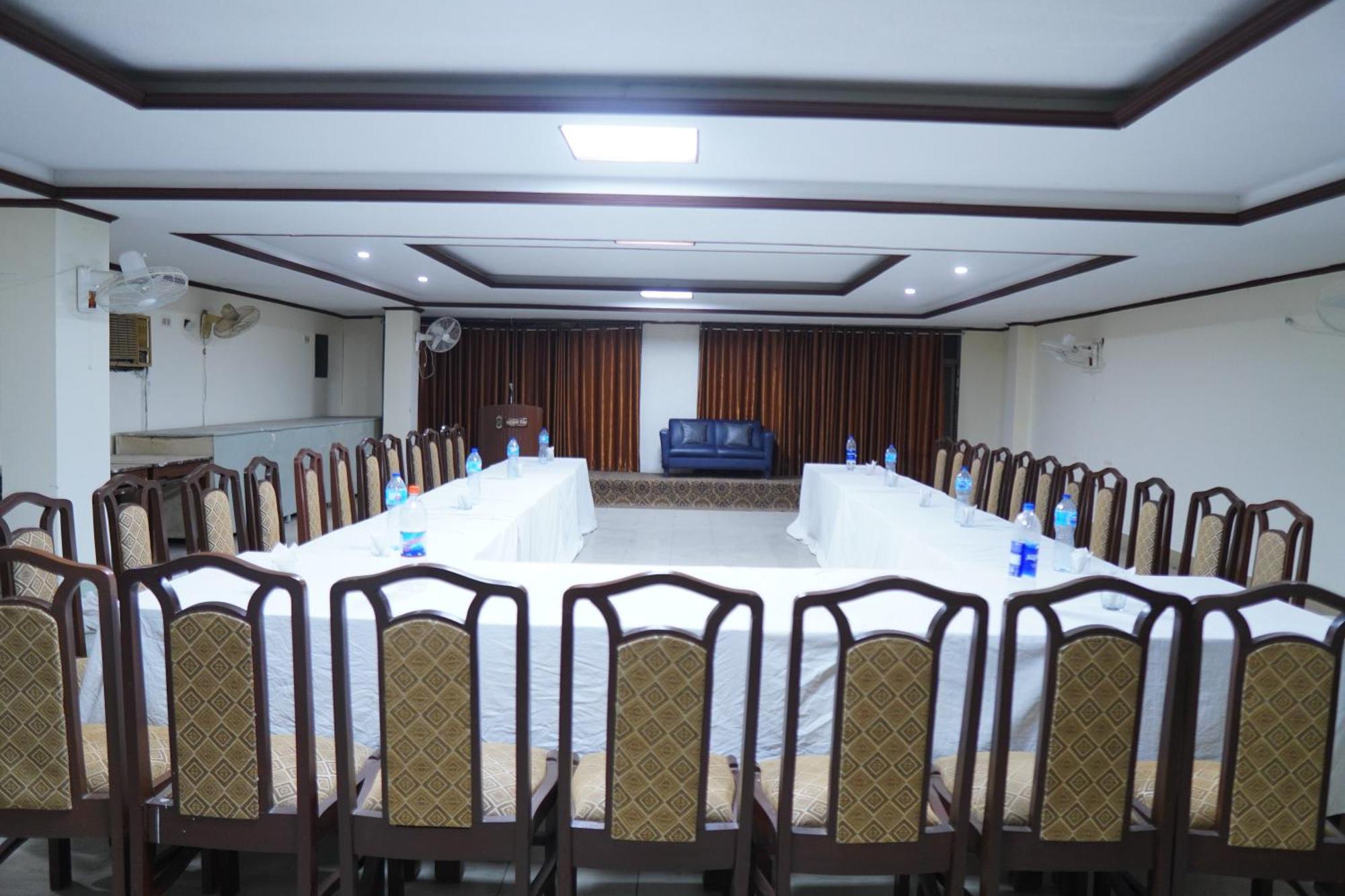 National Hotel Lahore Exterior photo