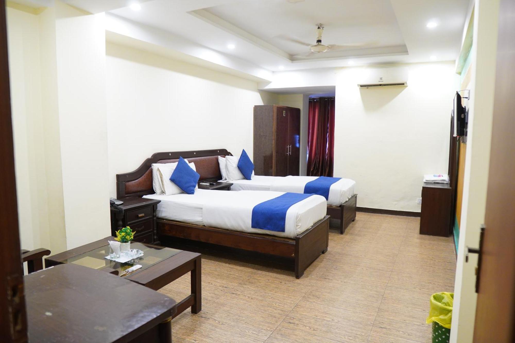 National Hotel Lahore Exterior photo